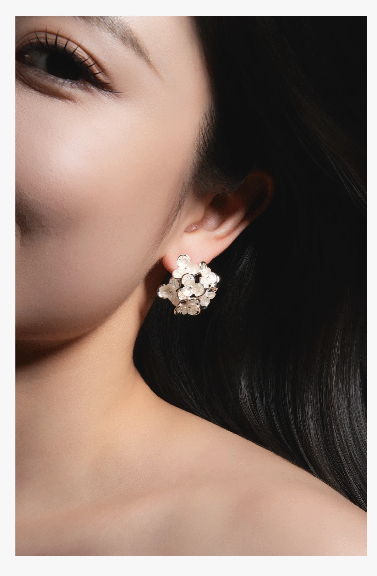 Nordic Minimalist Aesthetic Gold Flower Jewelry Styling