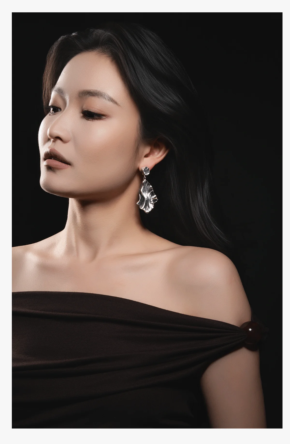 Sculpted Stone Shards Silver-Tone Earring Craftsmanship Details