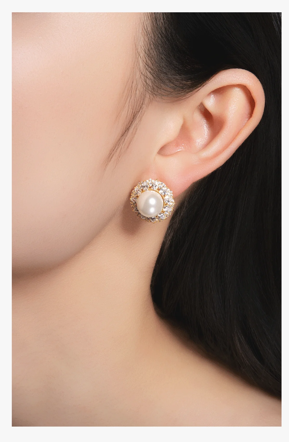 Minimalist jewelry collection detail Lacuna Vé & Co. stud earrings